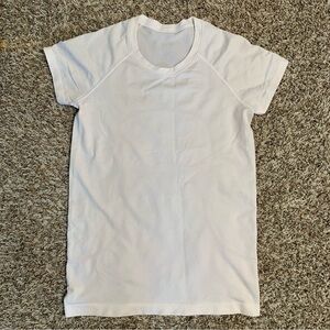 Lululemon Women’s Swiftly Tech White Workout T shirt Size 8